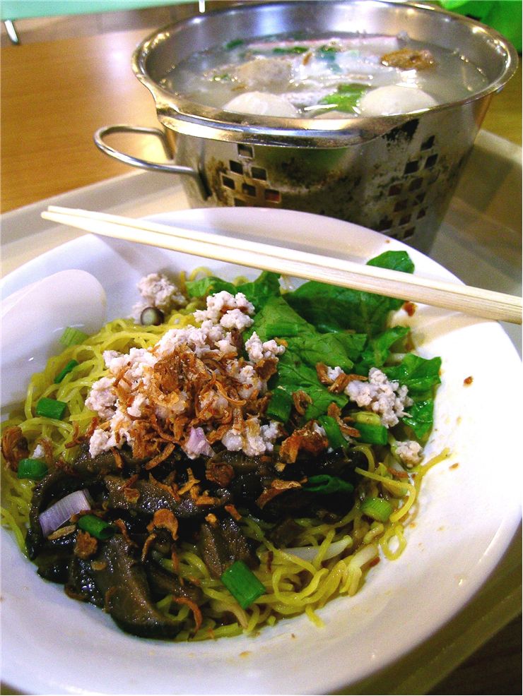 Picture Of Chinese Noodles With Chopsticks